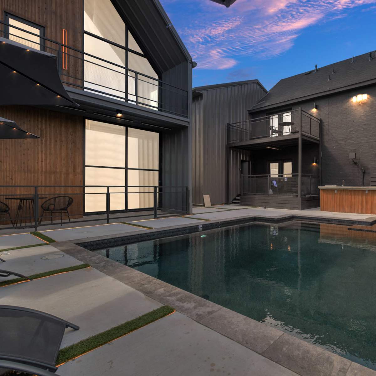 Downtown Private Oasis with Luxurious Spacious Loft in Houston Image in Greater Third Ward, Houston, TX