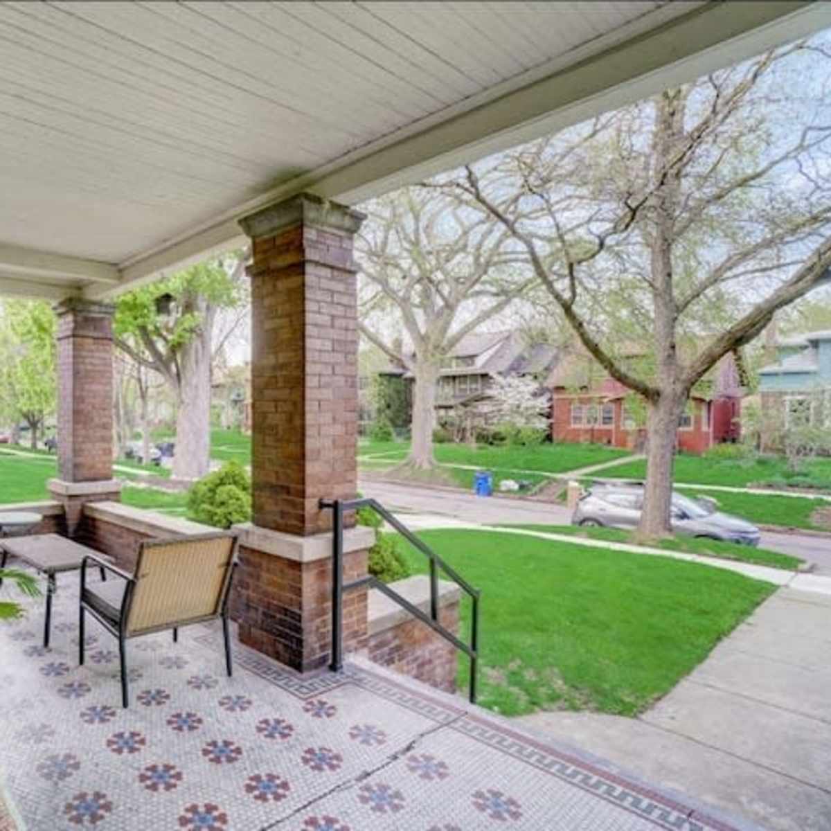1910s spacious craftsman home with large porch and clean interior | Downtown Detroit in Detroit Image in Central Southwest, Detroit, FM