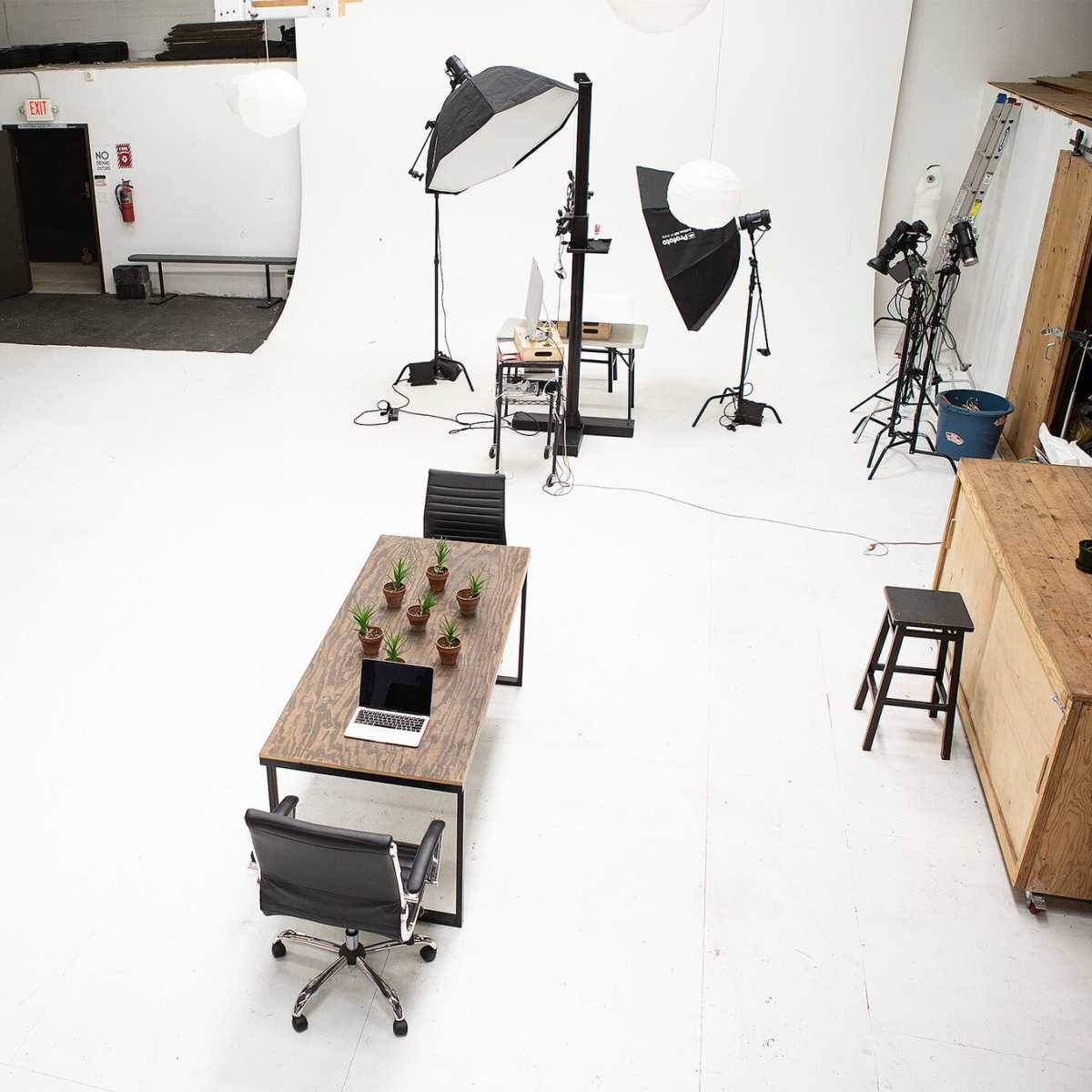 Professional Photo Studio and Creative Space (3000 sq. ft.), Long Beach ...