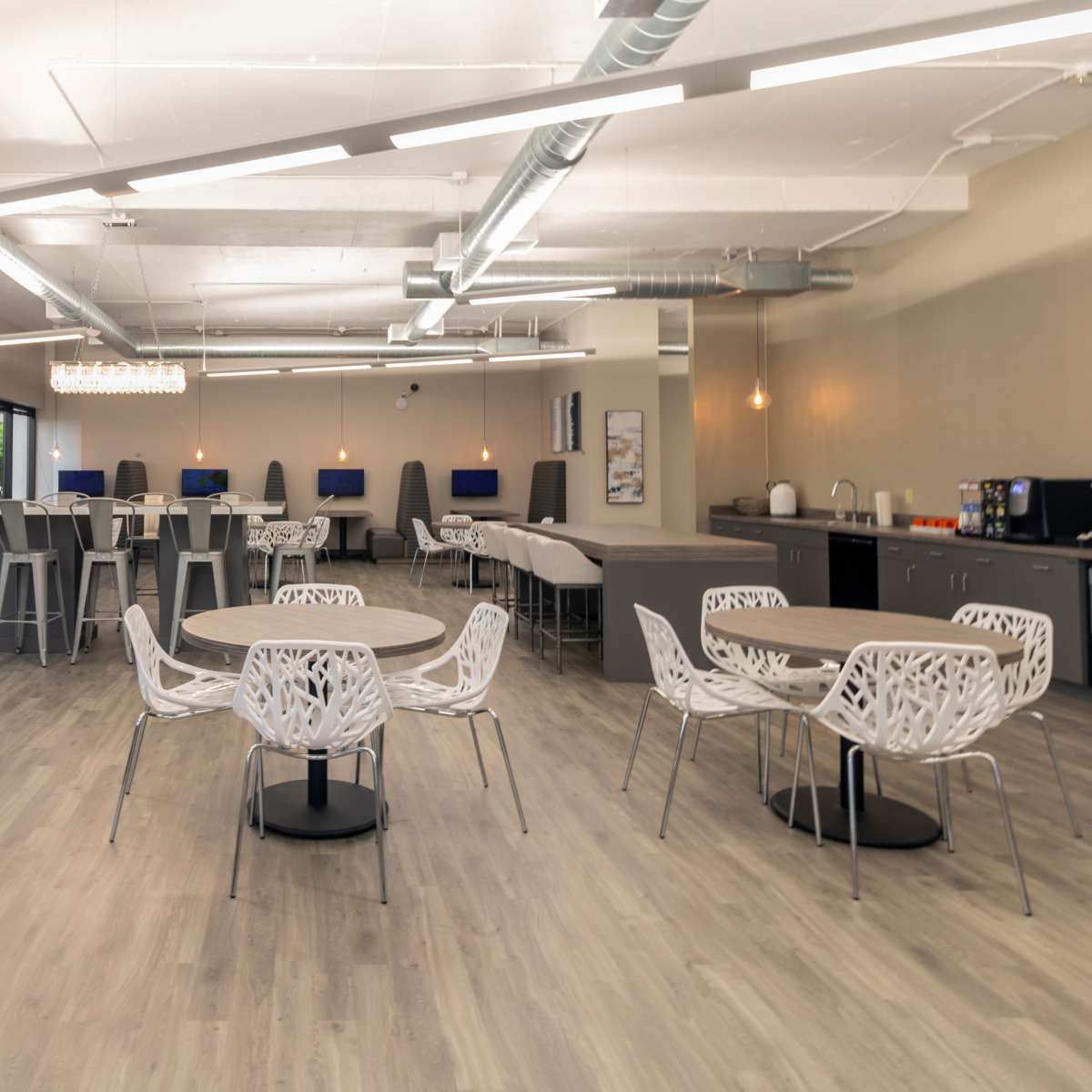 Executive Conference Room - TV - Whiteboard - 6 People in Edina Image in Golf Terrace Heights, Edina, MN
