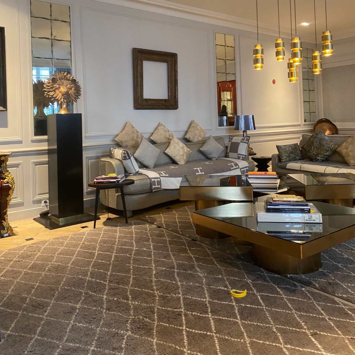 Luxury Parisian Apartment in an Historical Building in Paris 4e Arrondissement Image in Beaubourg, Paris 4e Arrondissement, 