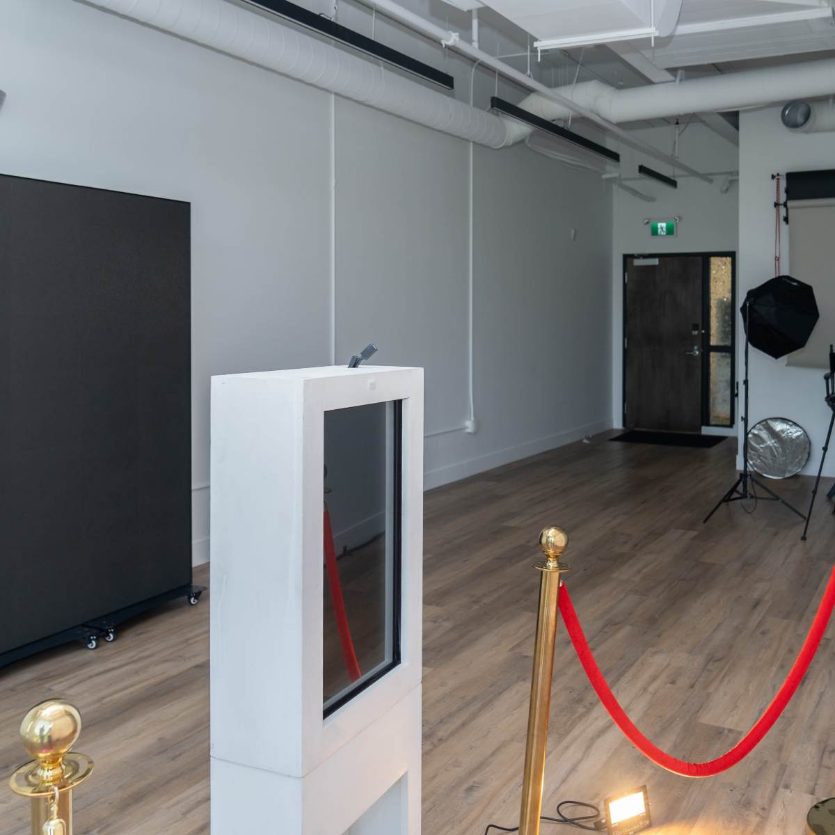 Suburban Photo Loft with Tons of Natural Light in Oakville Image in Oakville, Oakville, ON
