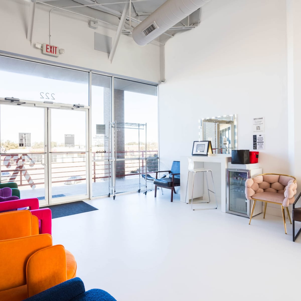 Massive Natural Light Studio + Furniture and Props in Carrollton Image in Southwest Carrollton, Carrollton, TX