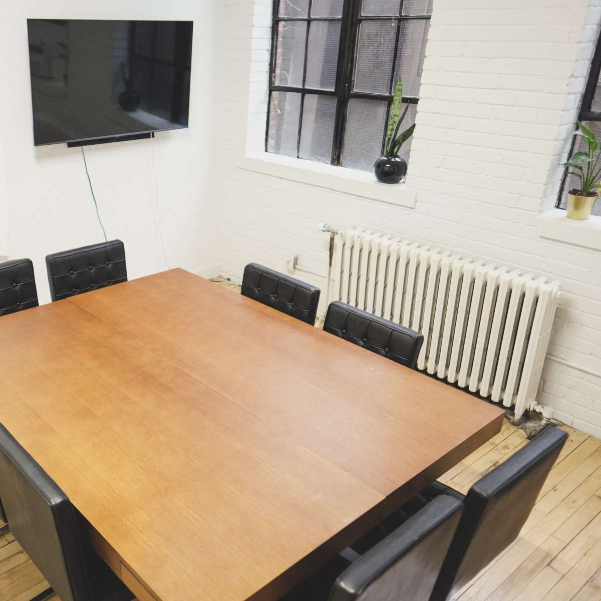 Boardroom in trendy Queen West neighbourhood in Toronto Image in Niagara, Toronto, ON
