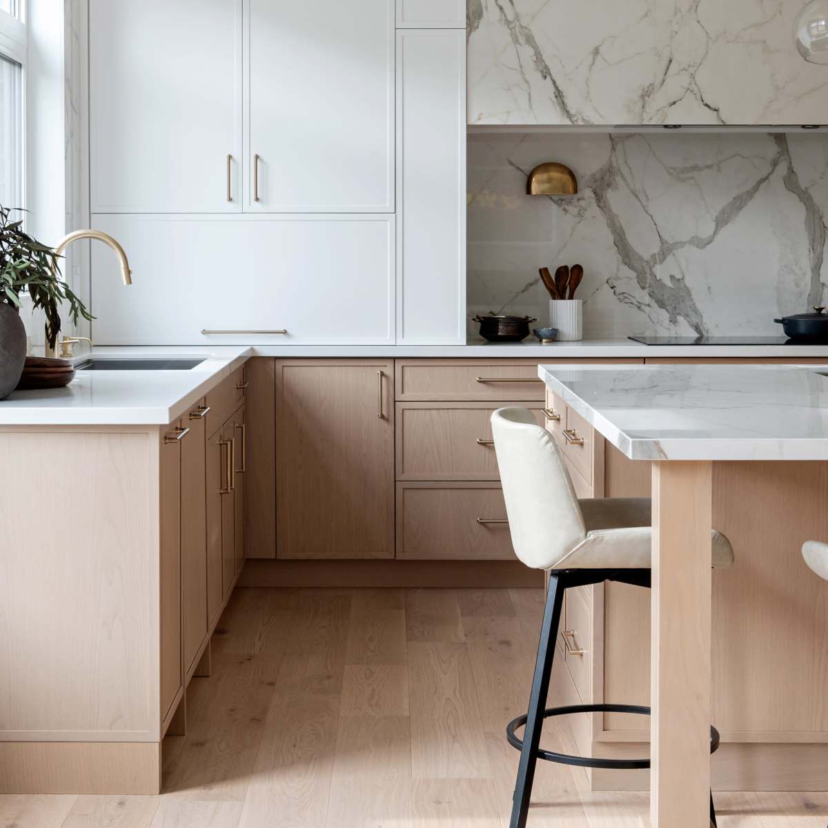 Luxury designer kitchen available for photoshoots and film in the GTA in Holland Landing Image in East Gwillimbury, Holland Landing, ON