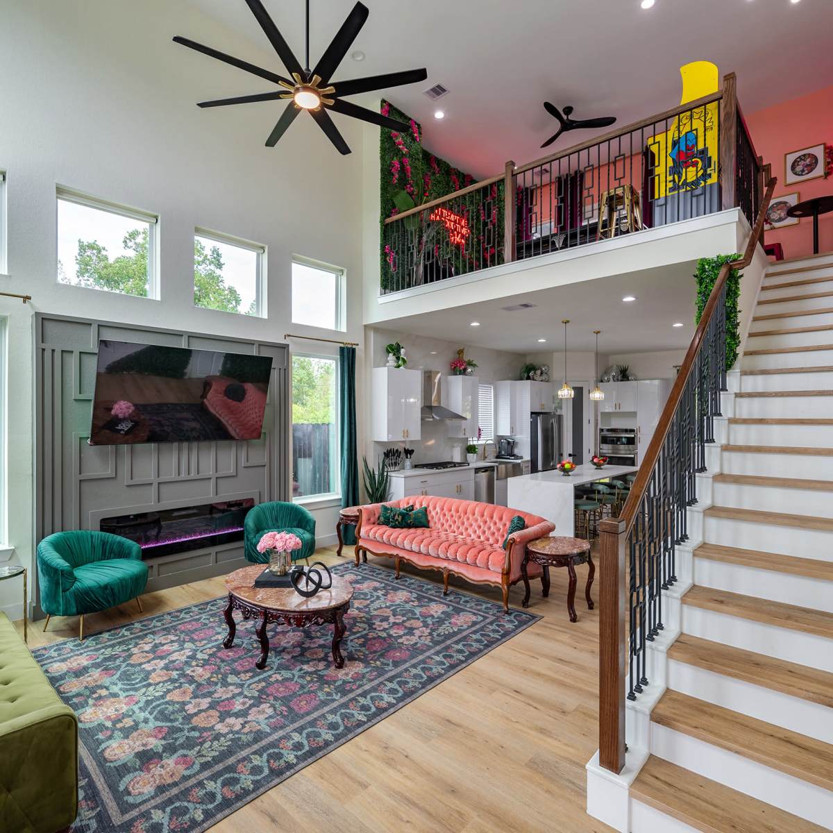 Downtown modern home with unique floral twist in Houston Image in Greater Ost / South Union, Houston, TX