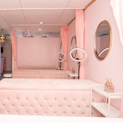 Modern Cute Pink Beauty Bar, SANTA ANA, CA | Event | Peerspace