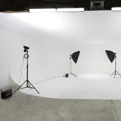 Steve Giraud Photography, Inc. | 5 Wall Eggshell Cyc Studio 30'x28'x12 ...