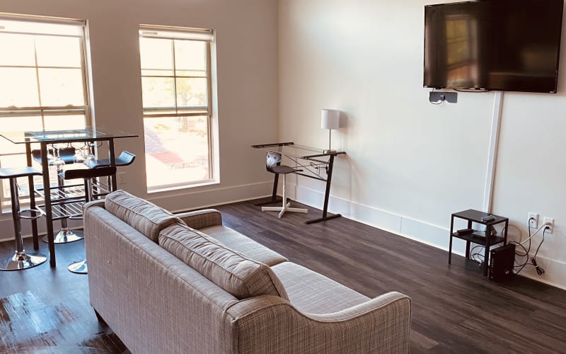 Cooper Young Loft With View Of Neighborhood, Memphis, TN Production Peerspace