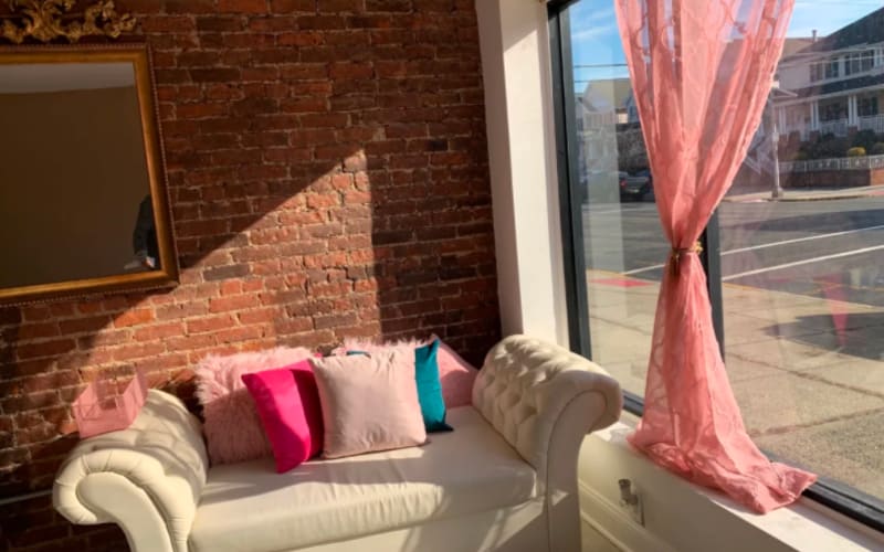 Pink & Elegant Spa Lounge w/exposed brick!, Bayonne, NJ Event Peerspace