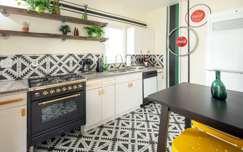 Swank Cabbagetown Historic, Renovated Furnished Rental Townhome at Prime Location in