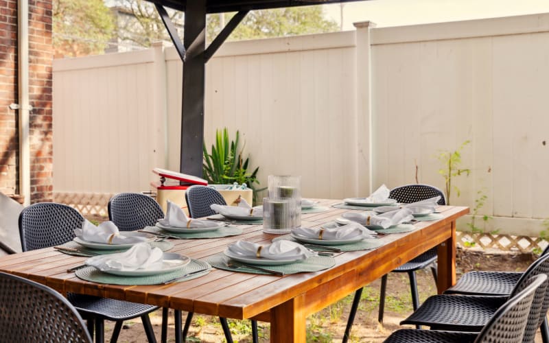 4 mins from Yale 4BD Fire Pit Outdoor dining, New Haven, CT