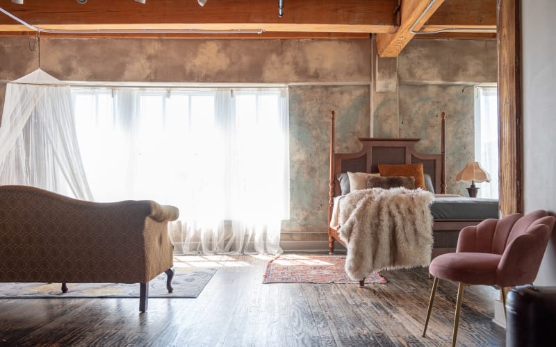 NSR LOFT 2 // Downtown Loft with Natural Light and Modular Vintage