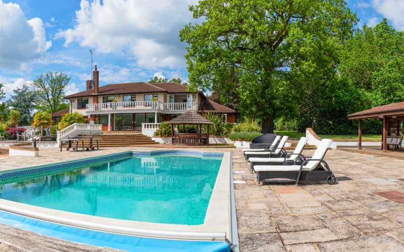 Villa Mansion in Potters Bar, Potters Bar Production Peerspace