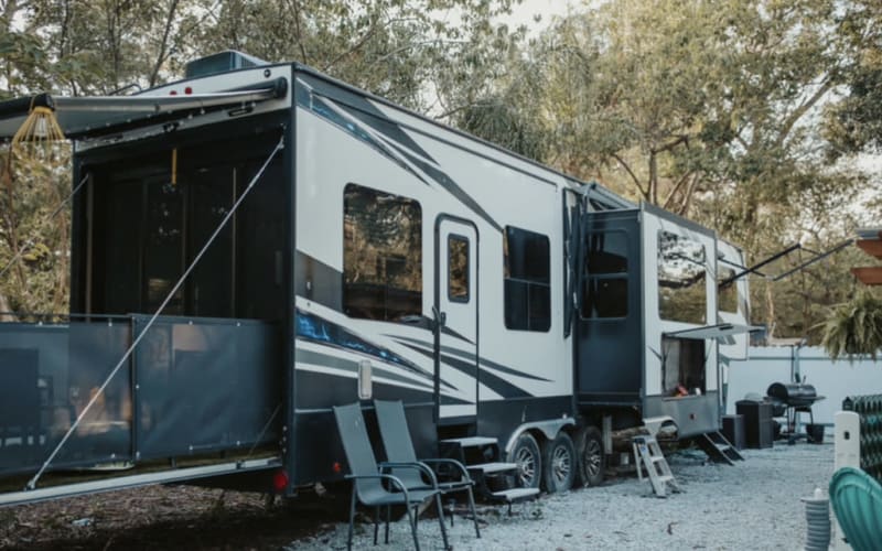 Relaxing Glamping retreat with Pool & outdoor hammocks / games., Tampa, FL Production Peerspace