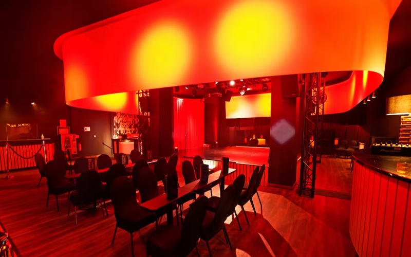 Showbühne Berlin Außergewöhnliche Showbühne für Foto & Video