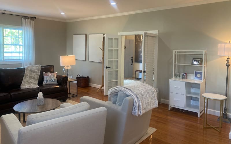 Cottage feel with modern decor, office space, kitchen, Gallatin, TN