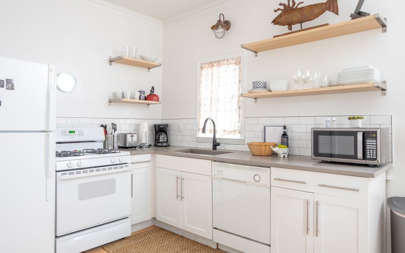 Cabbagetown Peach Historic, Renovated Furnished Rental Townhome at