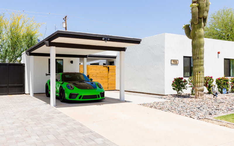 Modern House With Pool & Hot Tub Tastefully Designed Interior and