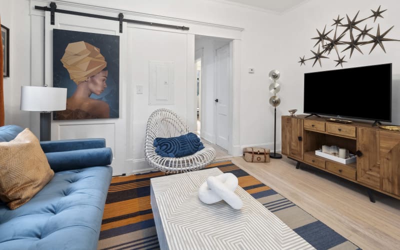 Field of Gold Chic Furnished Rental Apartment with King Bed in Little