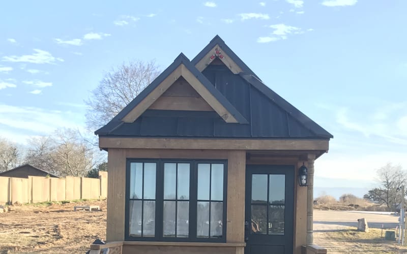 Lake Conroe waterfront Tiny Home With 2 queen beds, Willis, TX