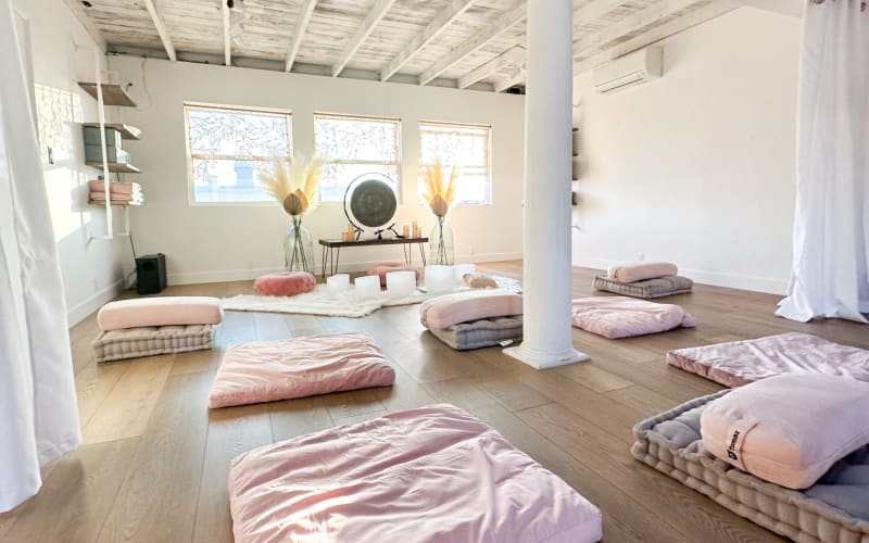 Downtown Manhattan Beach Light Airy Boho Studio, Manhattan beach, CA