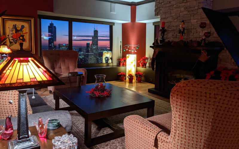 Downtown Condo with Skyline View and Piano/Bar, Chicago, IL