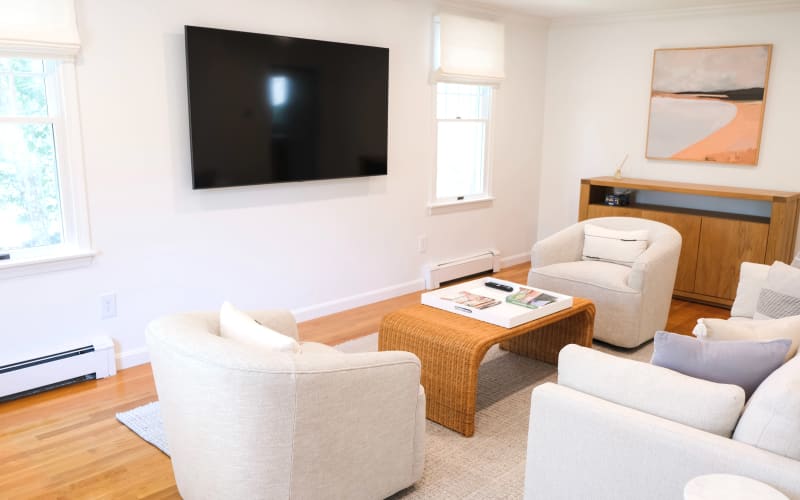 Newly Renovated Home Less than 1 Mile to Beach, Harwich Port, MA Off