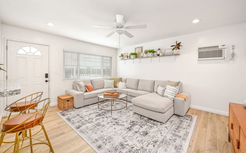 Olive Garden Home, Costa Mesa, CA Production Peerspace