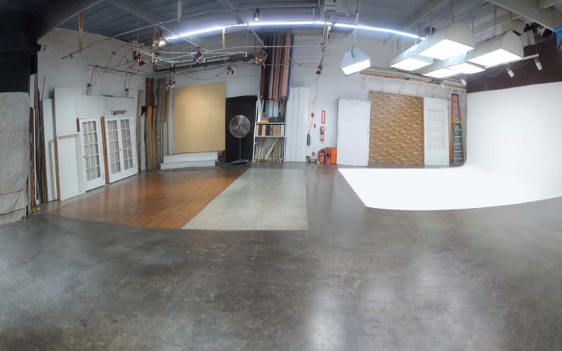 Downtown South PhotoStudio with Cyclorama & Equiptment, Los Angeles, CA