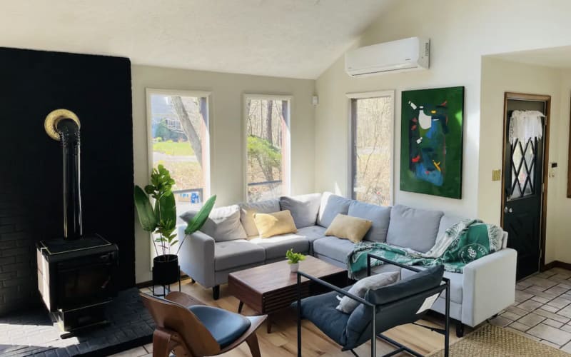 Urban Artsy Cabin in Long Pond for your next Event, Long Pond, PA