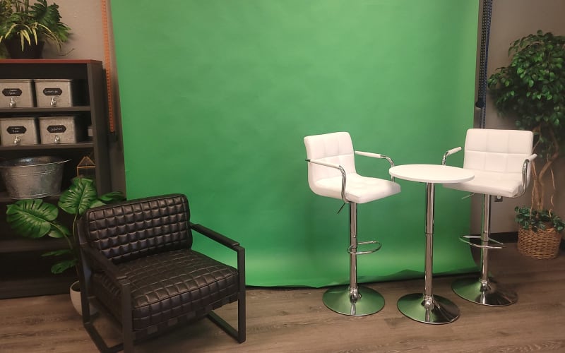 Simple Photo Studio with Lighting & Backdrop, Largo, FL OffSite