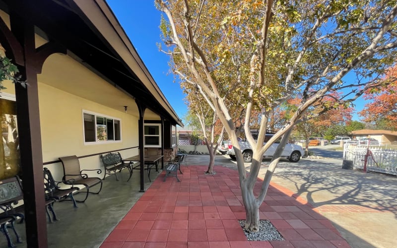 Traditional House with beautiful front and vintage rooms, La Puente, CA