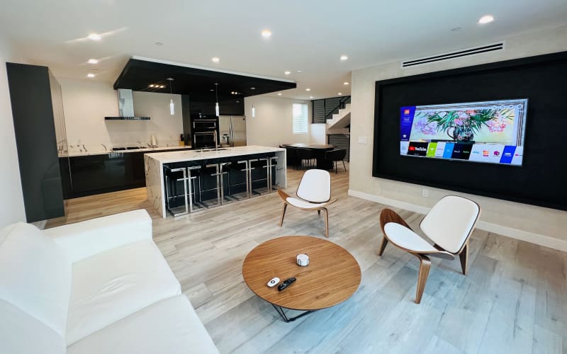 Luxurious LA Home, Van Nuys, CA | Off-Site | Peerspace