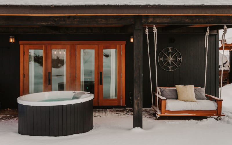 Cozy Oasis w/ Cedar Sauna and Hot tub, West Kelowna Production