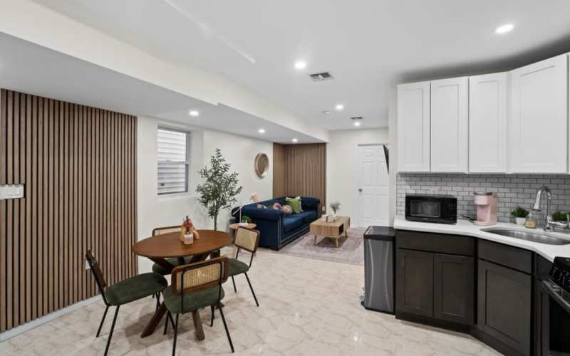 Clean and tasteful designed 1 br apartment 3 min walk from the train