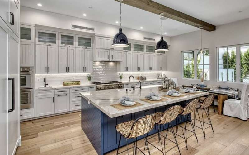 California Coastal Home, Open Concept, Pool, Fire Pit!, Redondo beach, CA Production Peerspace