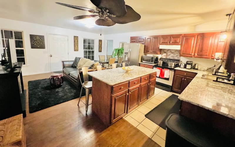 Cheerful Villa & pool &Spa, 50 acres, near airport, Goodlettsville, TN