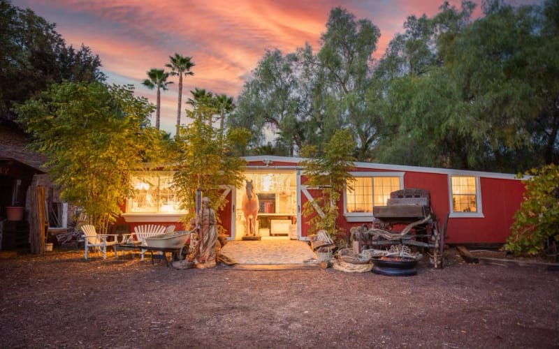 Rustic Barn Studio with Mountain Views Galore!, Agoura Hills, CA