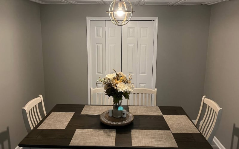 Modern and beautifully decorated, quiet basement apartment, Snellville