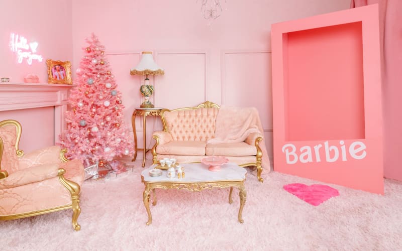 8 Custom Designed Sets Creative Film/Photo Studio in Downtown