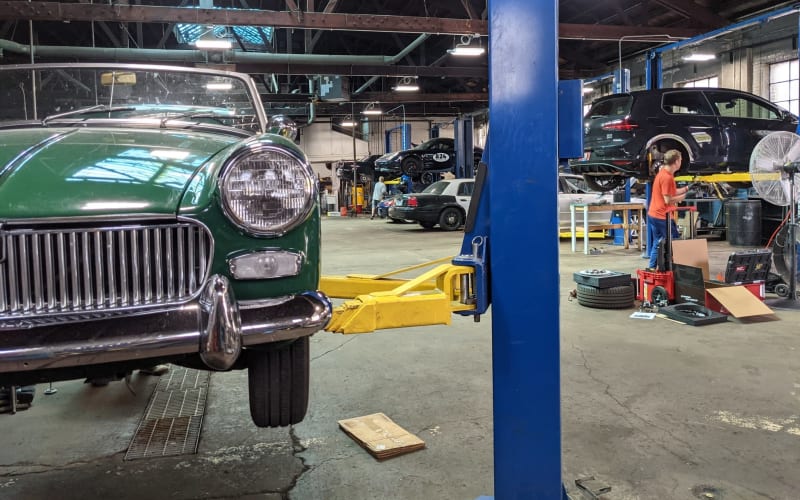 Fully Functional Auto Shop, Chicago, IL Production Peerspace