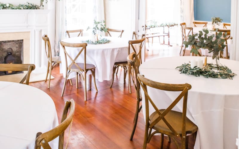 The Holt House Downtown Historic House with Ample Greenspace