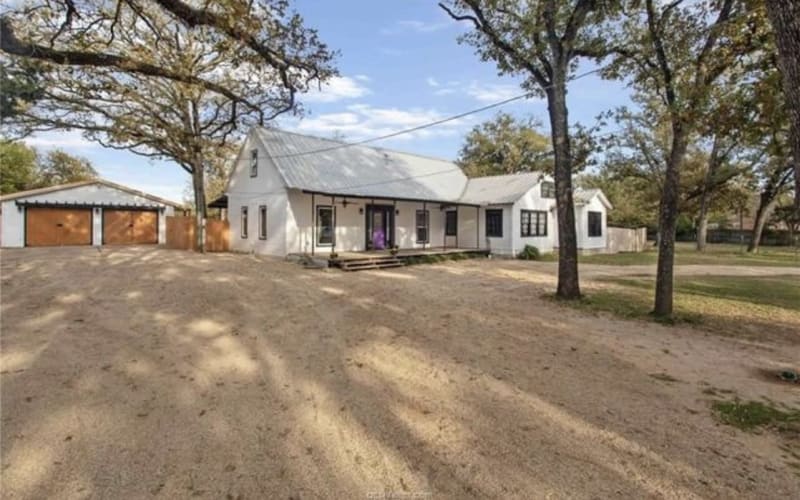 Farmhouse with a view, Bryan, TX Production Peerspace