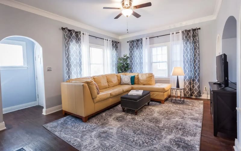 Huge Tulsa Home near Downtown & Hospitals, ALL BILLS PAID with two KING