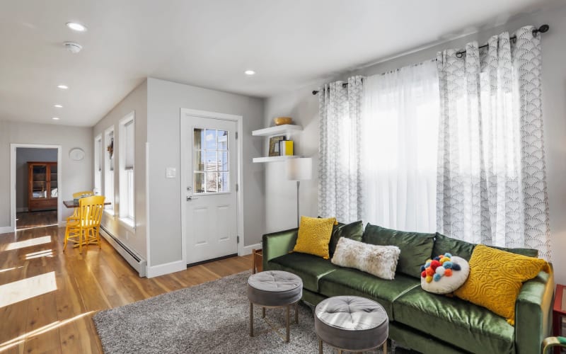 Bright, Modern Apartment, Chambersburg, PA Production Peerspace