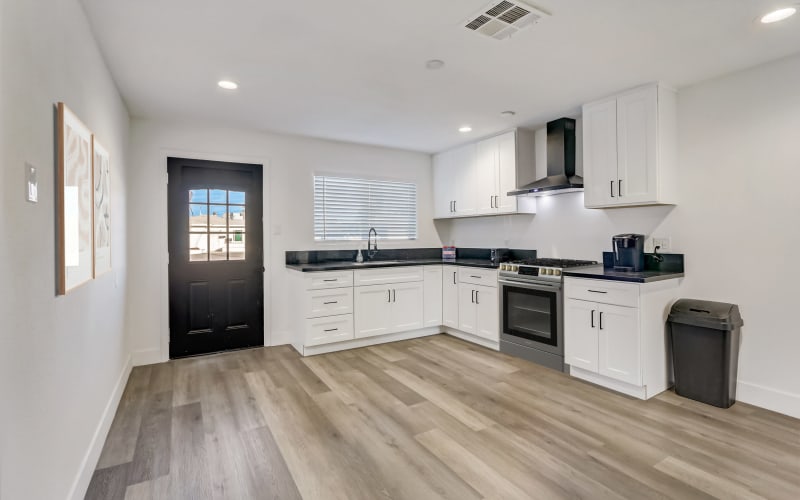 ULTRA LUXURY 5 BEDROOM HOME 3 BLOCKS OFF THE LAS VEGAS STRIP, las vegas