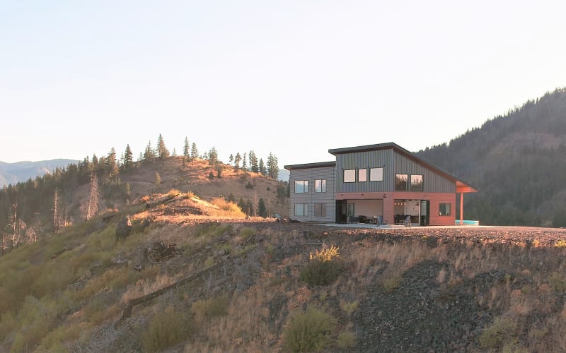 Expansive Cascade View Northwest Modern Home, Cle Elum, WA Production