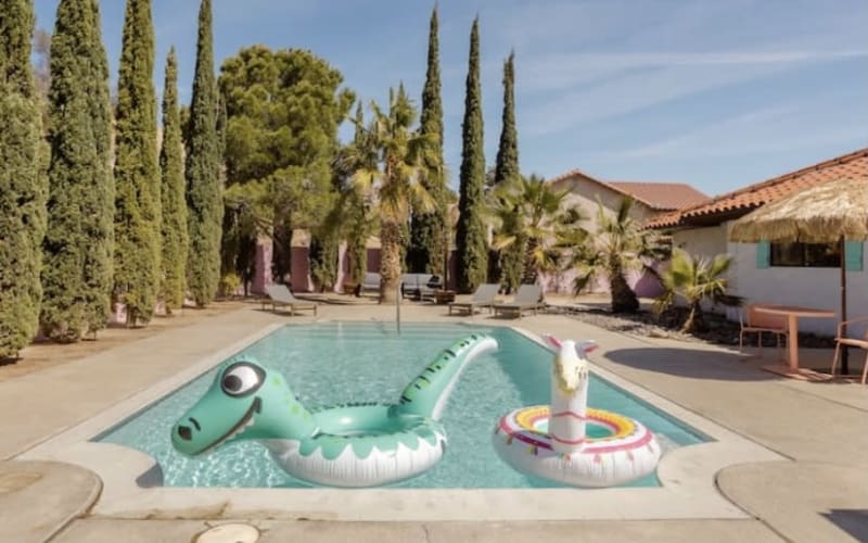 Pool home with spectacular mountain views., Yucca Valley, CA