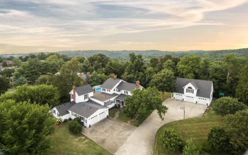 Private and Picturesque Hilltop Farmhouse Sanctuary Breathtaking Evening Views of Downtown